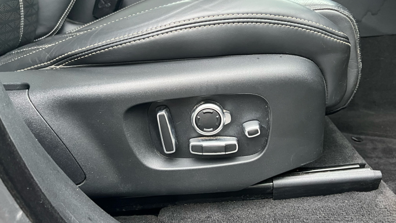 Land Rover Range Rover Velar 2.0 D200 R-Dynamic HSE 5dr Auto Diesel Estate